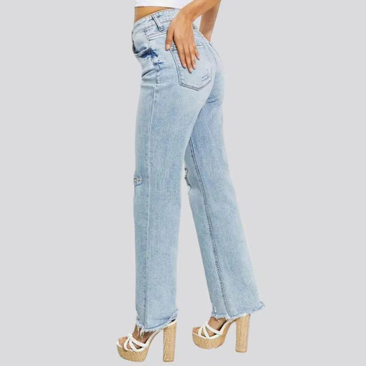 Light-wash vintage jeans
 for women